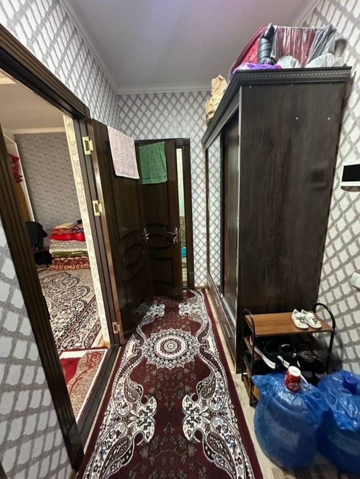 Arzon narxda 3-qavatdan 1 xonalik tayyor kvartira sotiladi.