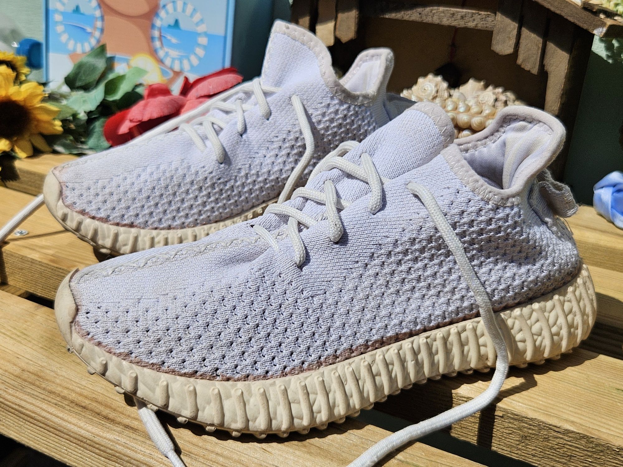 Adidas Yeezy оригинални кецове N37