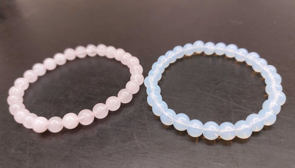 Гривни от естествени камъни