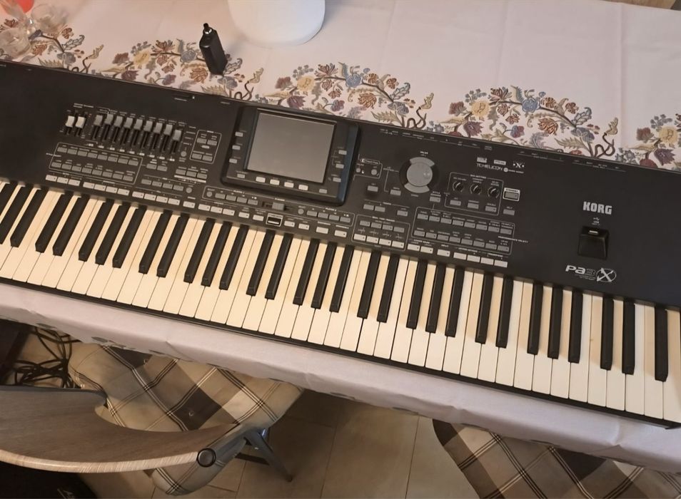 Vând Korg pa3x pro 76 clape7 ram 256