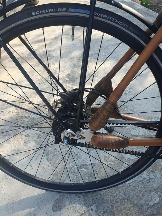 Biciclete de aluminiu și bambus