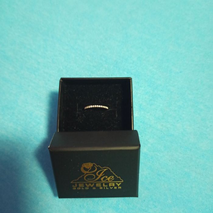 Златен пръстен с диаманти