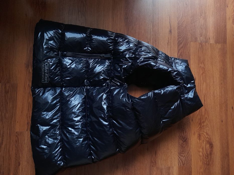 Calvin Klein performance мъжки елек L размер.