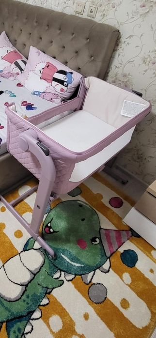 Pătuț atașabil pentru bebeluși.