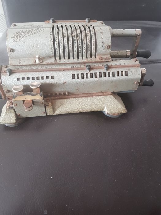 Vând mașină de calcul vintage