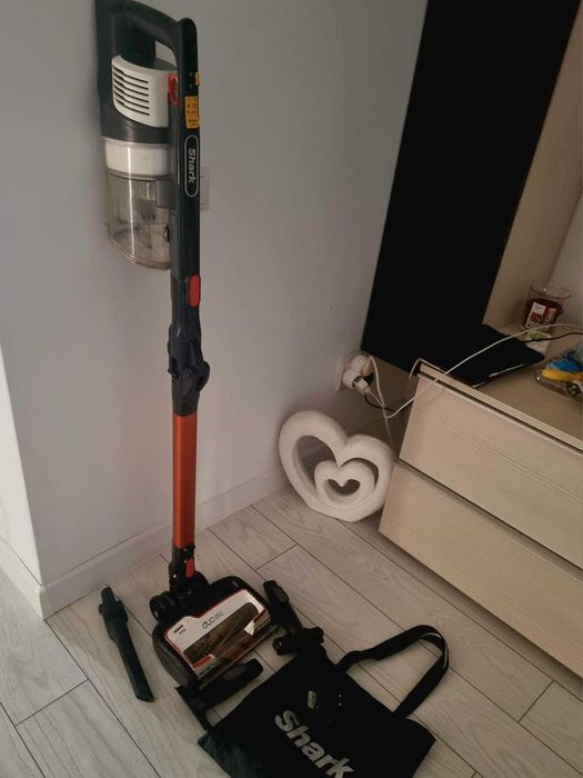 Aspirator fara fir, vertical Shark, in garantie