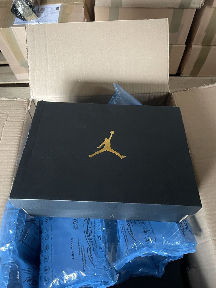 Vand AIR JORDAN Mid 1, noi in ambalaj original, se ofera factura