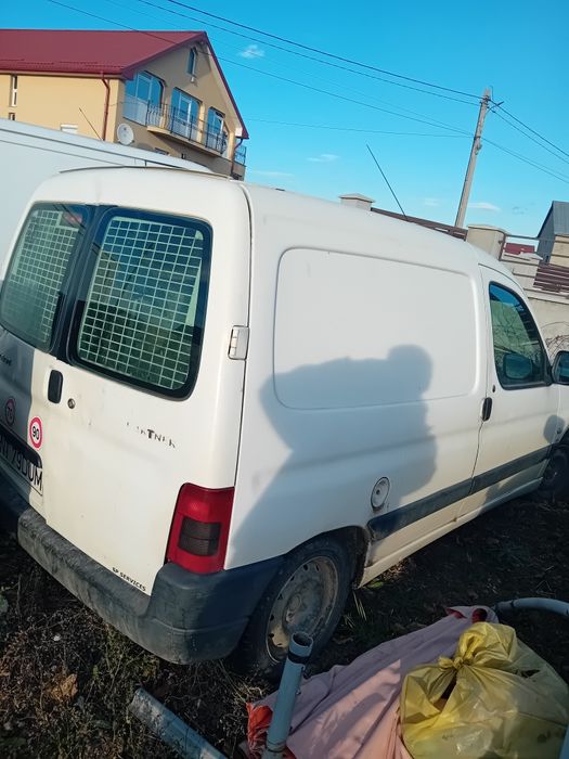 Faruri capota bara fata Peugeot partener 2.0