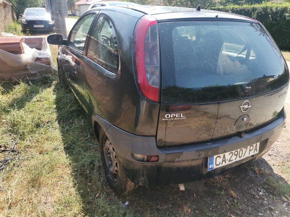 Продавам Opel Corsa 1.0 на части.