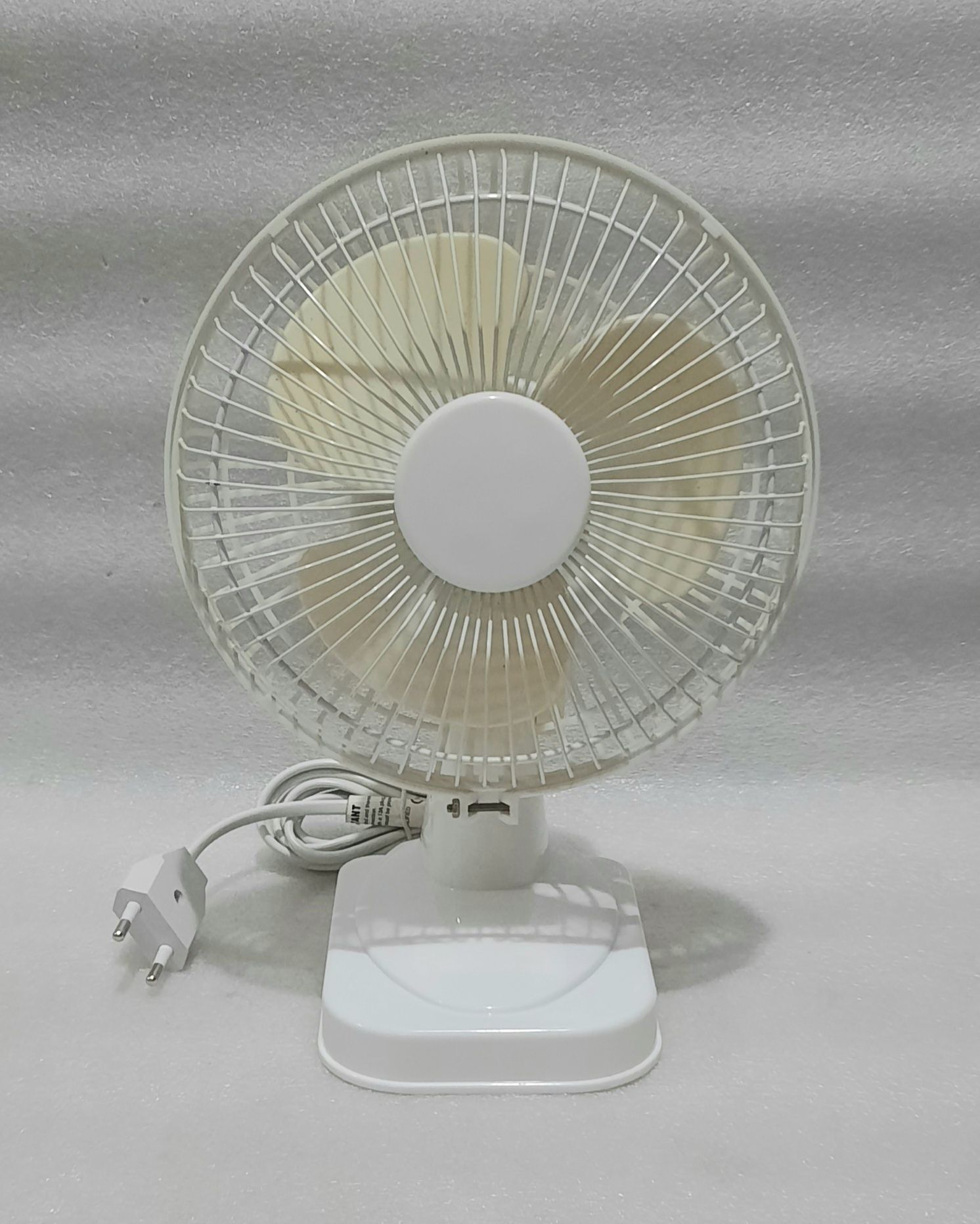 Ventilator de birou, 2 trepte de viteză, 15 cm, 18W