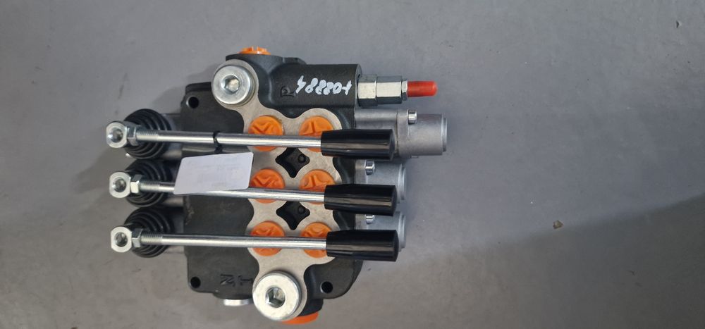 Distribuitor hidraulic cu 4 manete debit 40L/min cu levier inclus HIDR