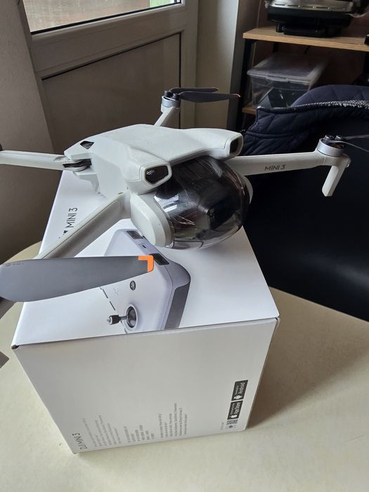 Drona DJI Mini 3 în stare foarte bună