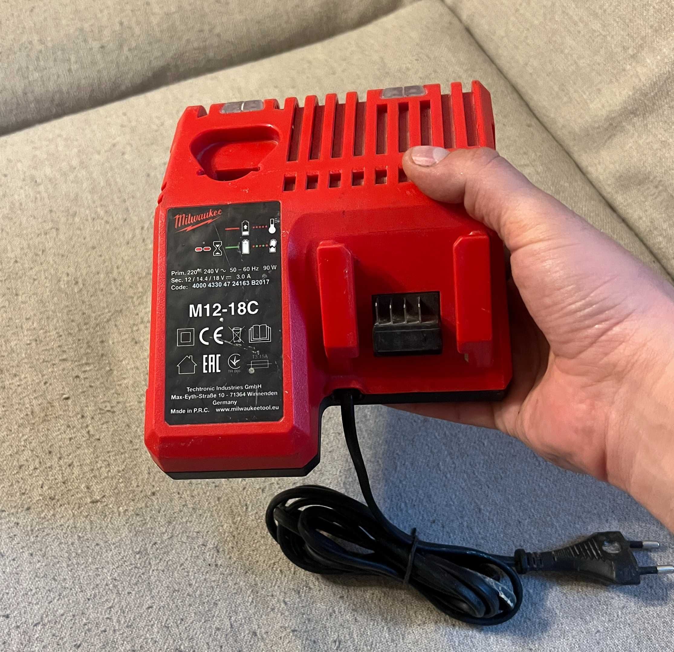 Incarcator de baterii Li-Ion Milwaukee M12-18C 12V 14.4V 18V -original