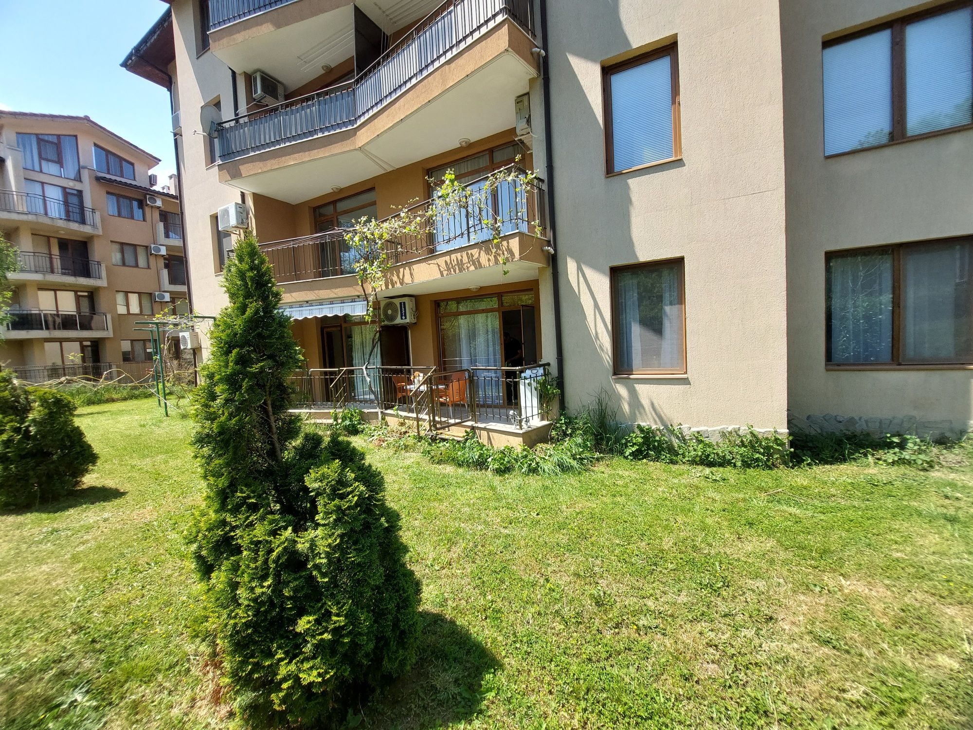 Продавам  на втора линия, апартамент в комплекс  Нестинарка