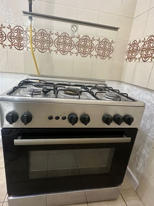 5 конфоркасы бар газ  плита сатылады.