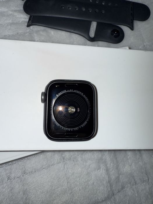 Apple Watch SE 40mm Space Gray+зарядно