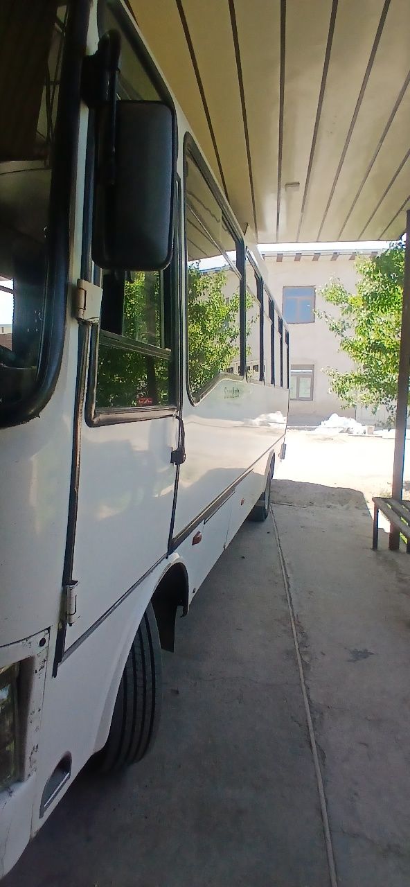 Isuzu avtobus 2013