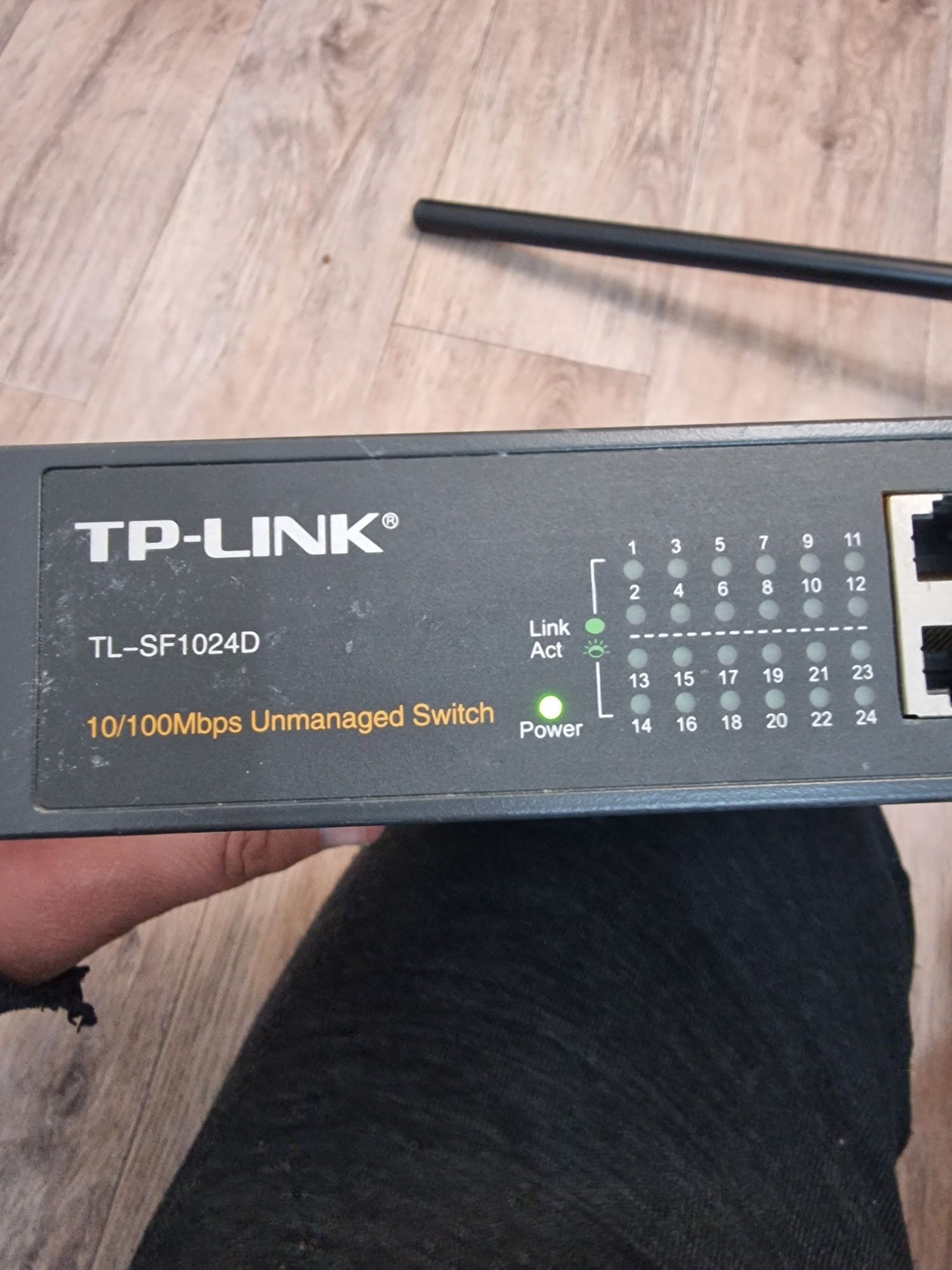 Коммутатор TP-LINK 24 - 100мбит