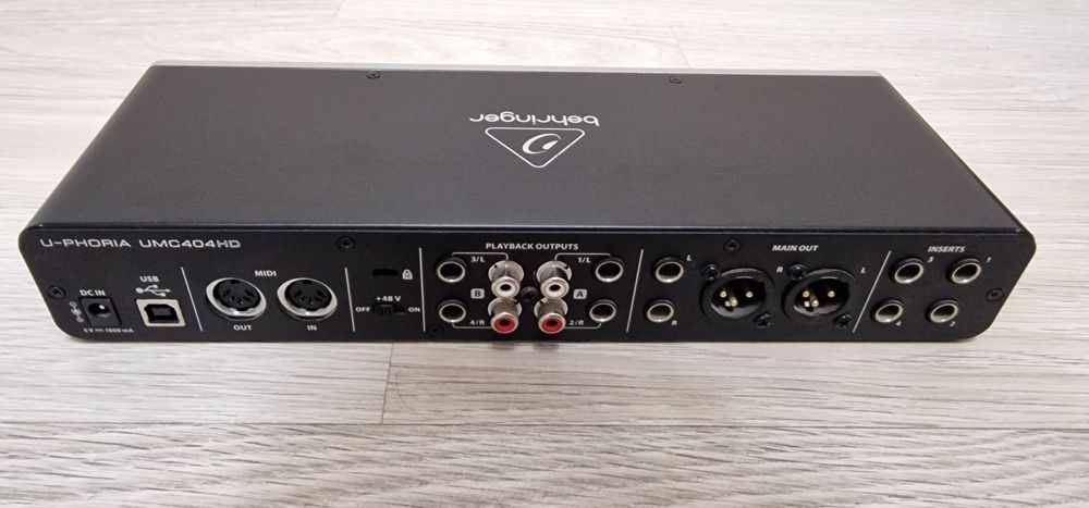 Продам аудиокарту behringer umc404HD