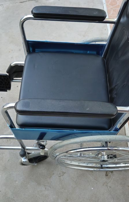 Vând cărucior nou persoane cu handicap!