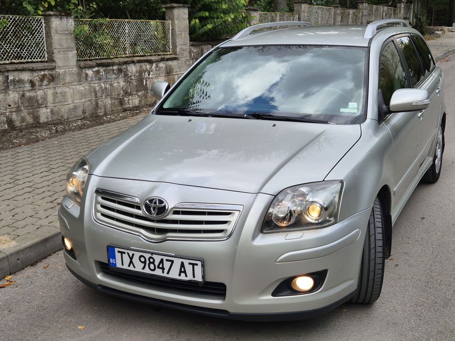 Продавам Тойота Авенсис 2.2 D4D