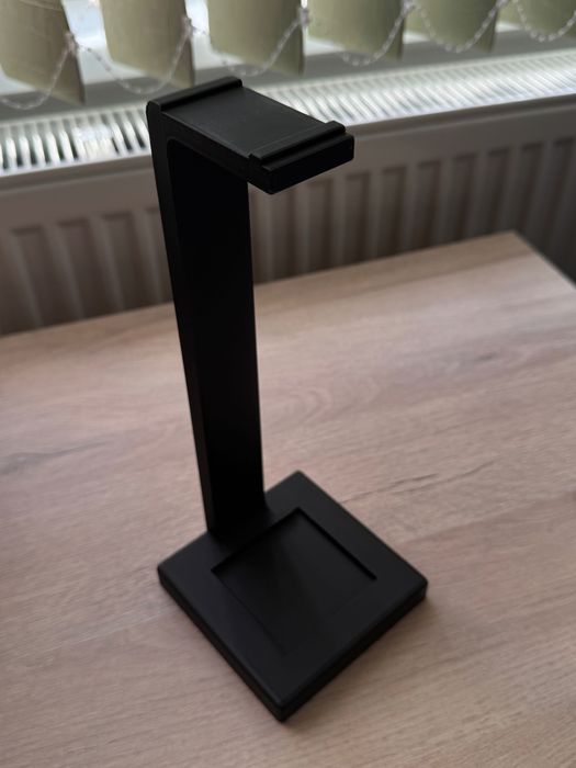 3Д принтирана стойка за слушалки