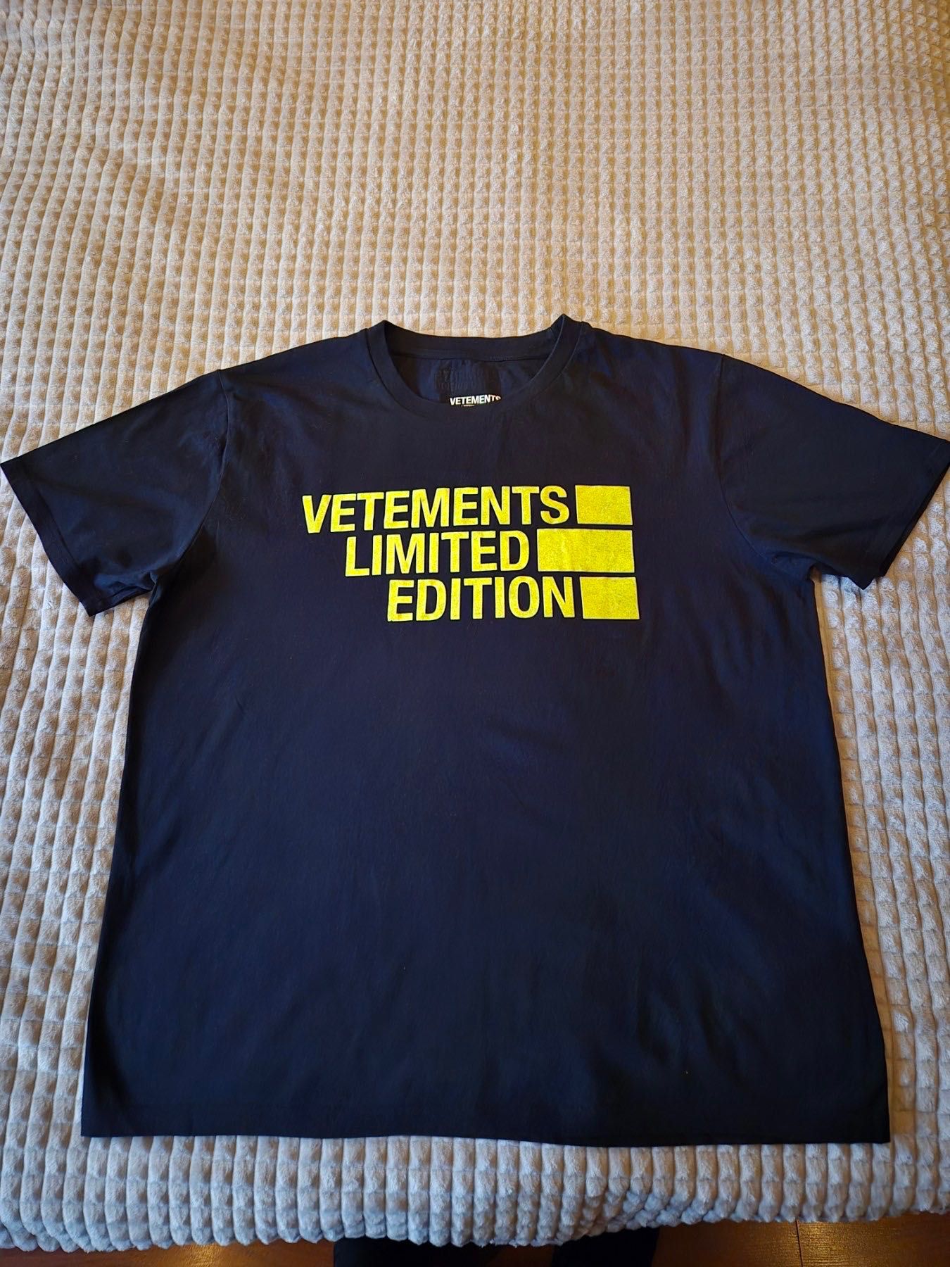 VETEMENTS Limited Edition тениска