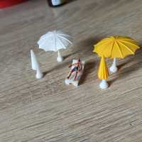 Lot 2 sezlonguri si 2 umbrelute de plaja, trenulet diorama HO