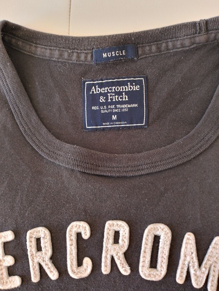 Vând tricou Abercrombie ,nou,original,calitate,mar.M.