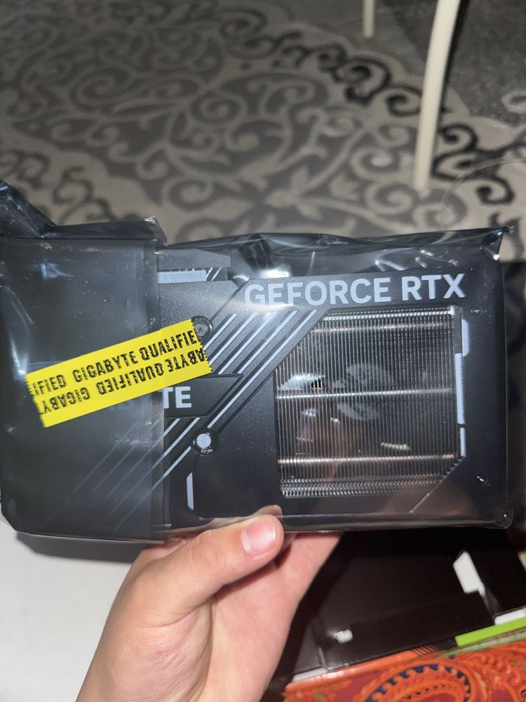 Gigabyte 5060 ti 8 гб памяти новая
