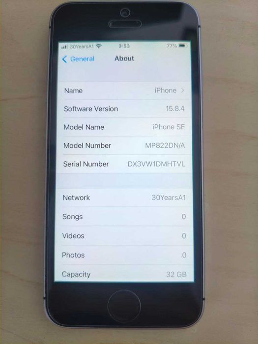 Apple iPhone SE 32gb фабрично отключен телефон, без забележки като нов