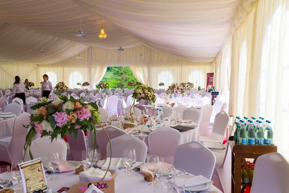 Inchiriez cort modular, pagoda, scaune si mese evenimente