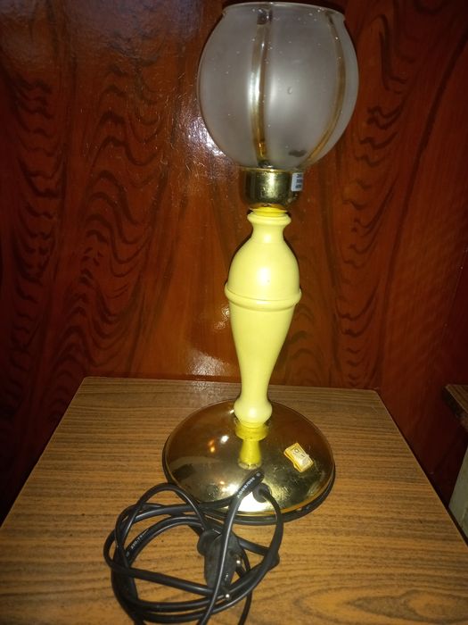 Vand corpuri de iluminat și diferite globuri de sticla