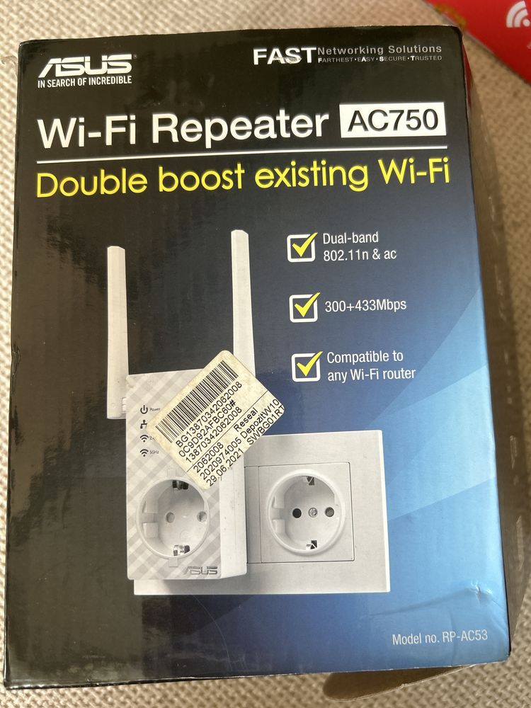 Продавам Wi-Fi екстендер Asus АС750 (АC53 усилвател на сигнала)