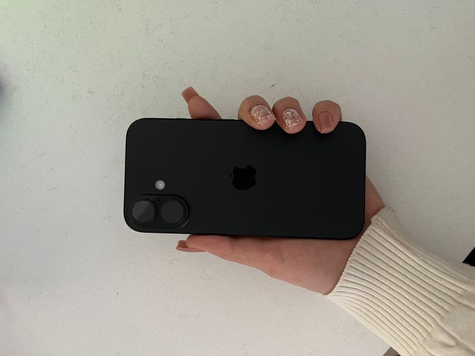 Смартфон Apple iPhone 16 128Gb черный