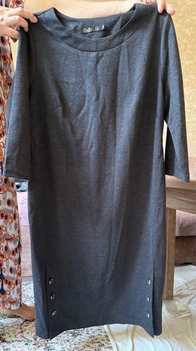 Женское черное и красное платье