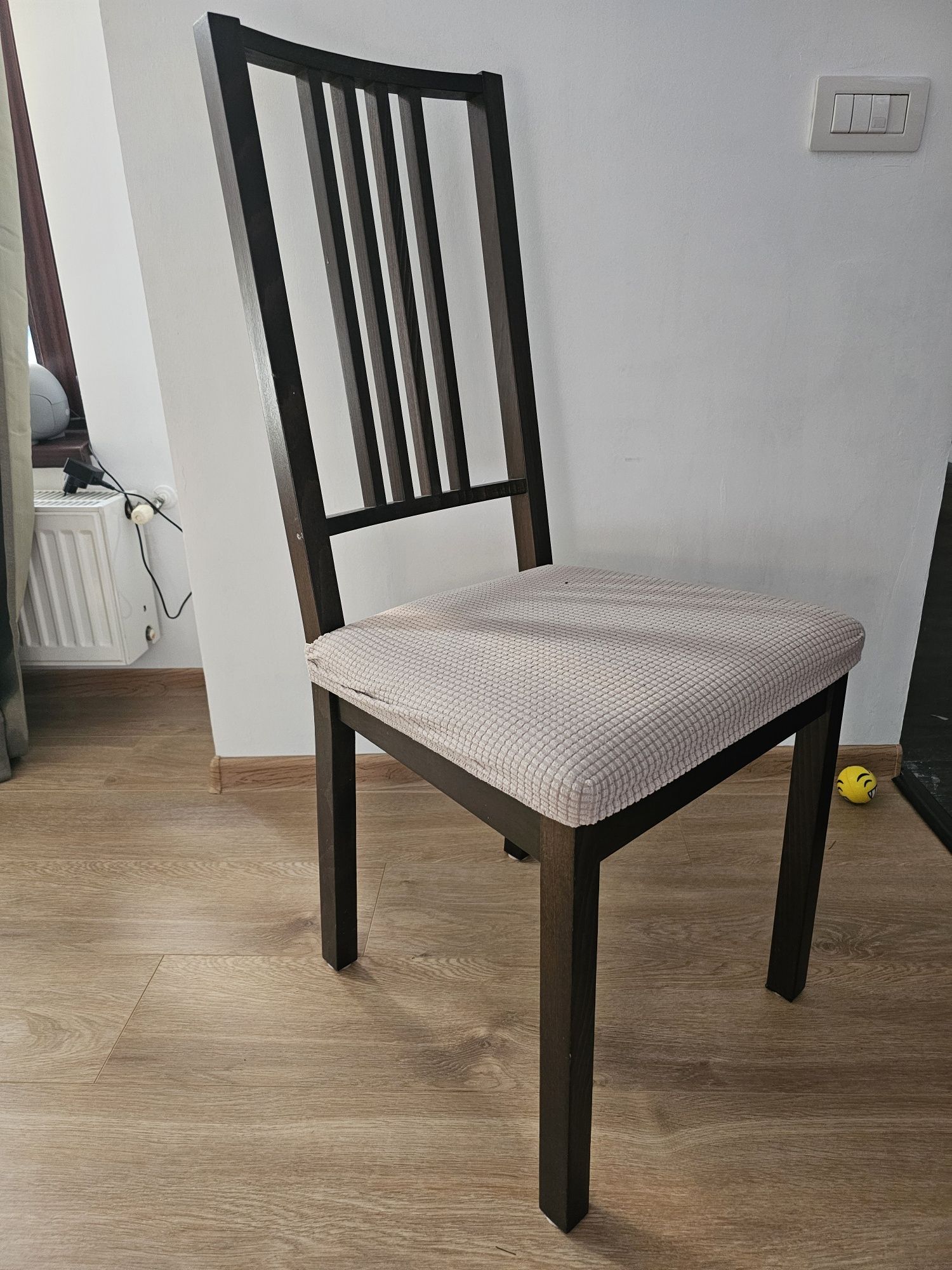 Masa IKEA 900x900 cm extensibila cu 4 scaune