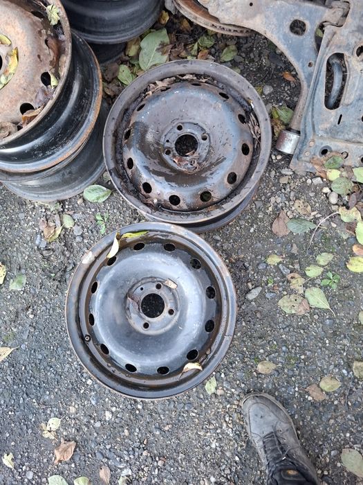 Vand 2 sau 4 jante R 15 dacia Logan bune fara defecte pret 65 lei buc