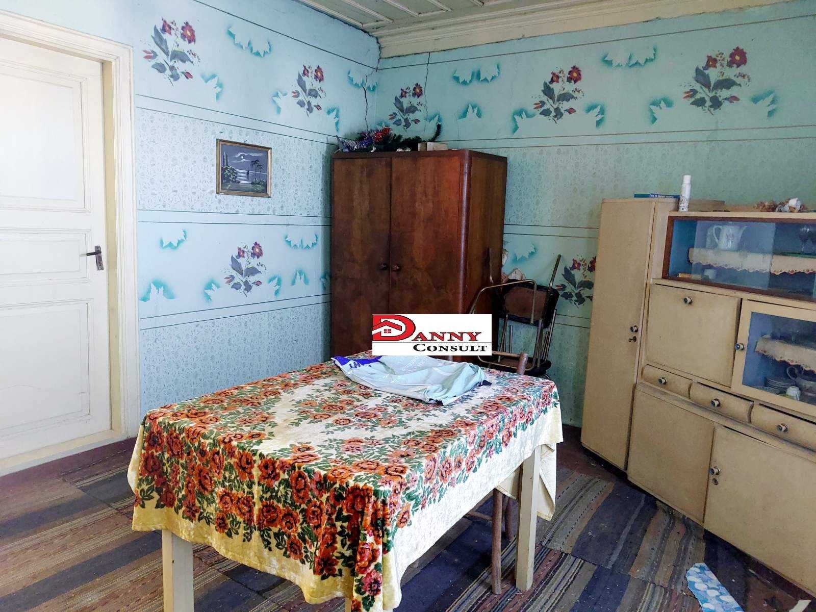 Двуетажна къща с двор и кладенец в с. Драгижево