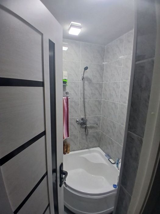 Продается 2х квартира на против риссового базара (RV33)