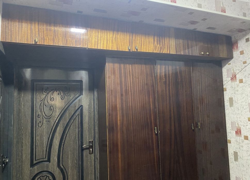 Шкаф сотилади лакированный