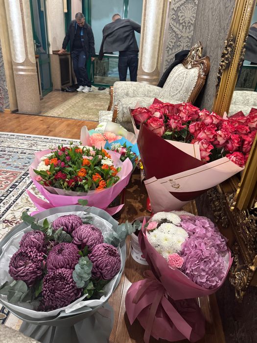 Продам цветы свежие подарили сегодня ночью 13000  Алматы
