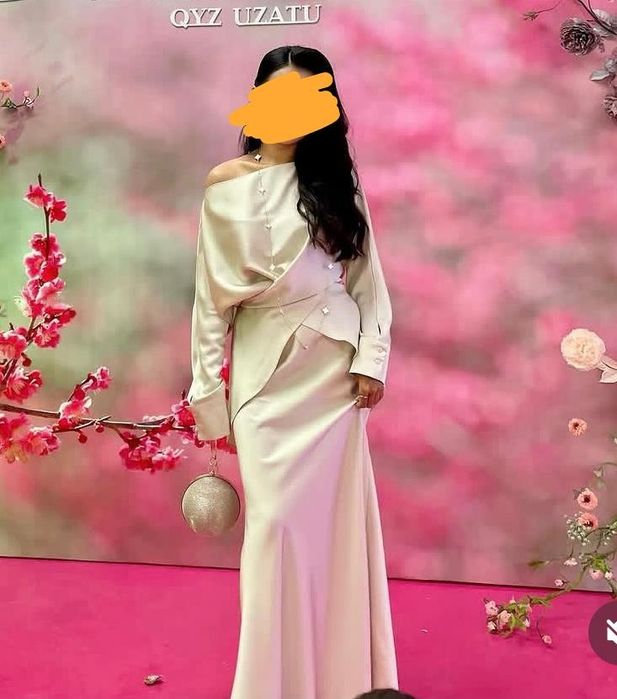 Продаем платья состояние отличное