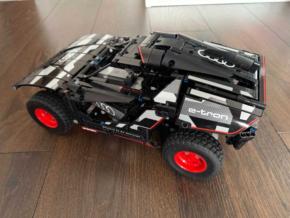 Lego 42160 Audi RS Q e-tron