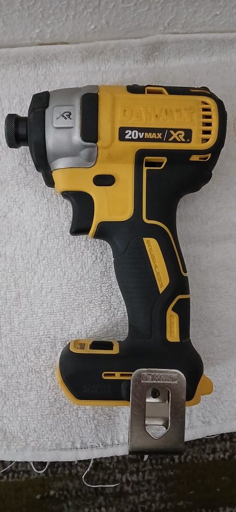 DeWalt dcf 887 impact şrupburagiç. Импульсный шруповёрт