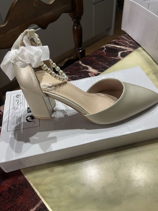 Vand pantofi noi marimea 36