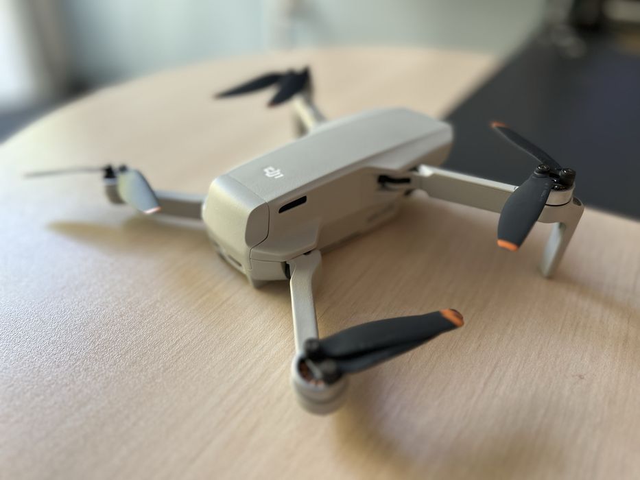 Продавам DJI Mini 2 SE