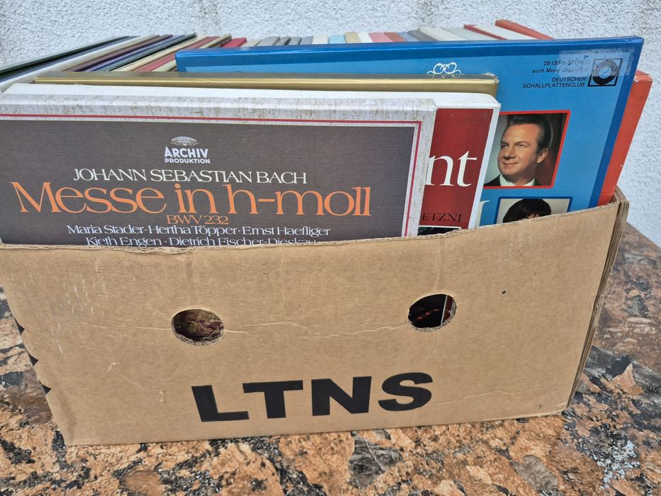 Vand lot 100lp discuri vinil cu muzică clasică mixta Artiști celebrii