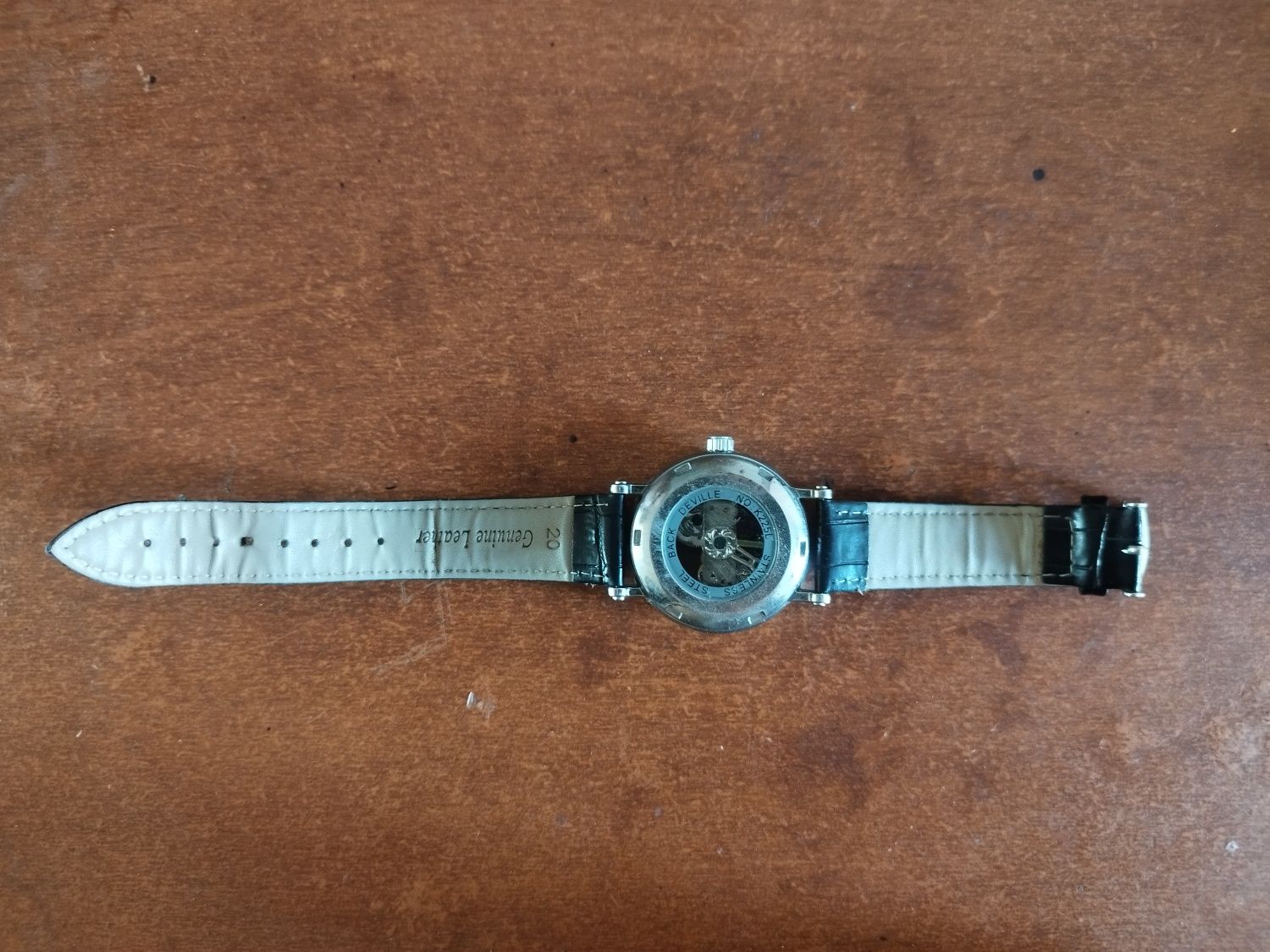 Rolex soat sotiladi