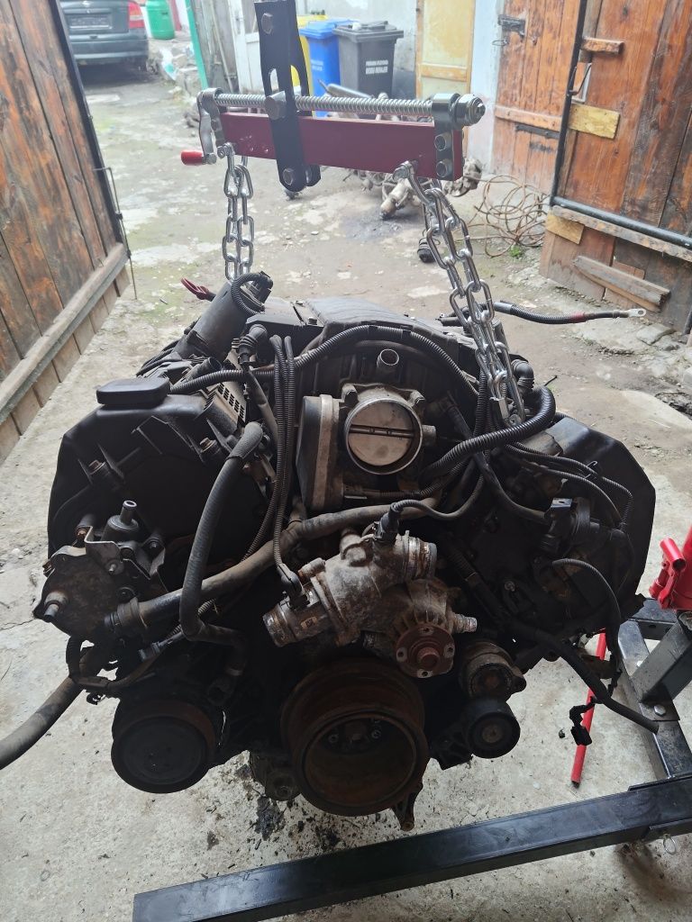 Motor BMW N62B44 V8